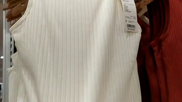 Идём в магазин UNI QLO в Ханое.#uni qlo#шопинг#шопинг во Вьетнаме # смотреть онлайн