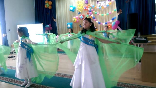 Танец "Маме", 4 класс Заречная средняя школа с государственным языком обучения смотреть онлайн