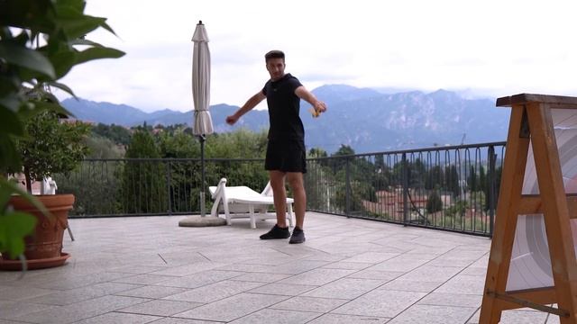 What Happens if You Throw Cards with a Slingshot? смотреть онлайн