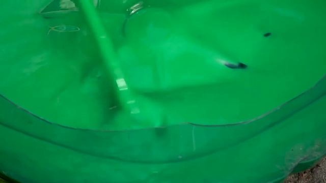 Яхтенная краска салатового оттенка. Подготовка к установке беседки после зимы. Покраска труб. Дача смотреть онлайн