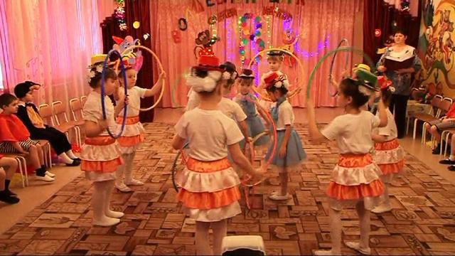 Танец: "Хула - хуп" смотреть онлайн