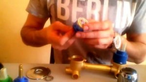 Ремонт, разборка смесителя в душевой кабине