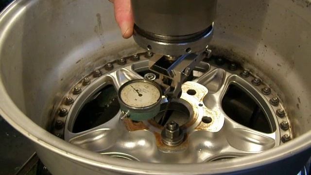 Расточка ЦО автомобильного диска #1 смотреть онлайн