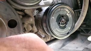 Замена шкива компрессора кондиционера Denso 5se09c Mitsubishi Colt 6 1,3 (срывная муфта)