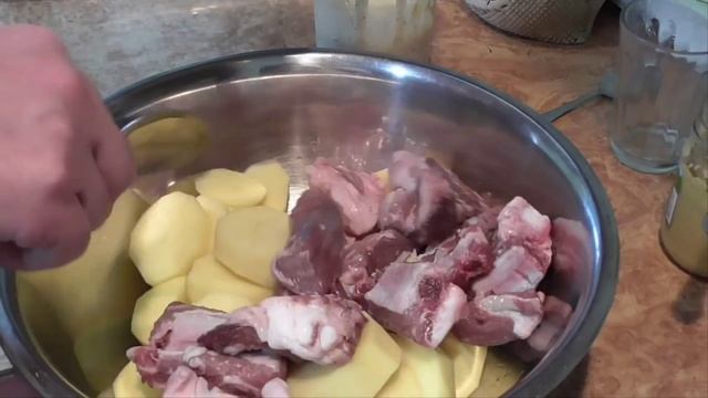 Вкуснотища! Вкусная картошка с ребрышками запеченная в духовке. смотреть онлайн