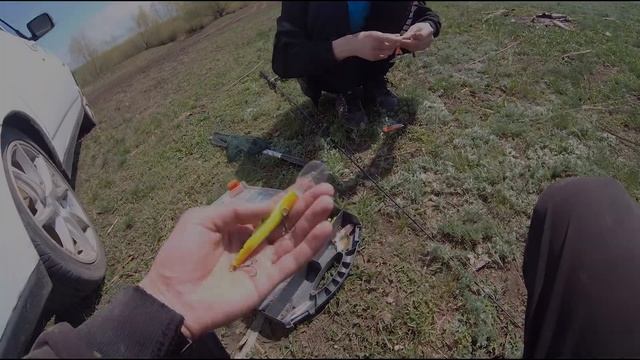 Первая Рыбалка Весной | Рыбалка в мутной воде | Рыбалка на спиннинг смотреть онлайн