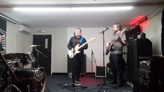 Harley Benton Tube 15 Live With A Band смотреть онлайн