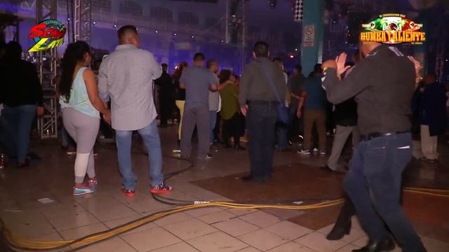 ? CHICA BONITA BAILANDO UNA BUENA CUMBIA - TUMBA TUMBERO - RUMBA CALIENTE - EX BALNEARIO смотреть онлайн