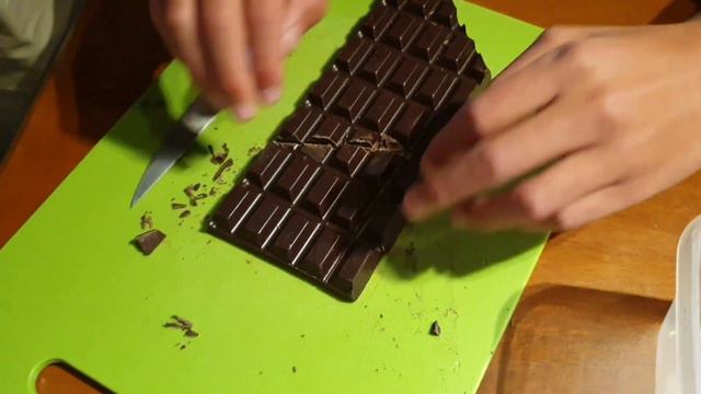 БЕСКОНЕЧНЫЙ ШОКОЛАД - иллюзия розыгрыш от Тараса - ПОКАЖИТЕ ЭТО ДЕТЯМ :) смотреть онлайн