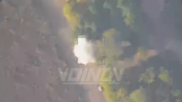 Поражение MRAP ВСУ дроном-комикадзе ﹤﹤Ланцет﹥﹥ на Времевском направлении. смотреть онлайн