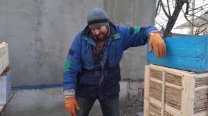 Этот улей создан для меда.От улья многое зависит на медосборе. Корпусный улей на