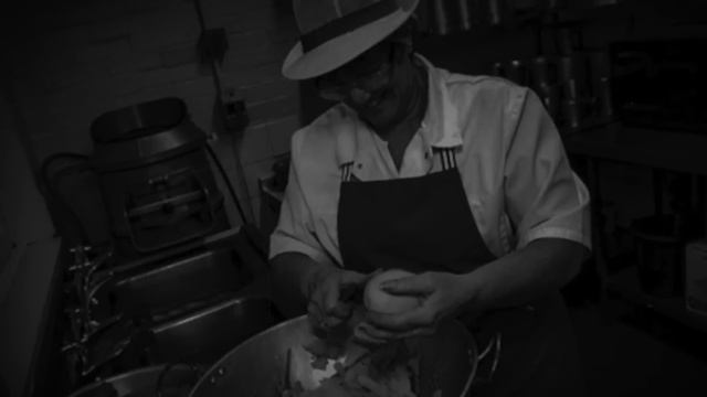 МЕНЯ ЗАПЕРЛИ В ШКОЛЕ | Страшная история смотреть онлайн