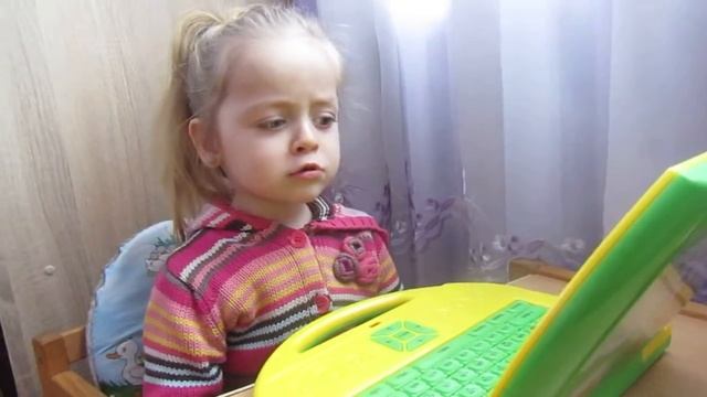 Граємся з дитячим комп'ютером.Дитяче відео. смотреть онлайн