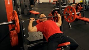 Жим штанги лежа на наклонной скамье. Техника выполнения