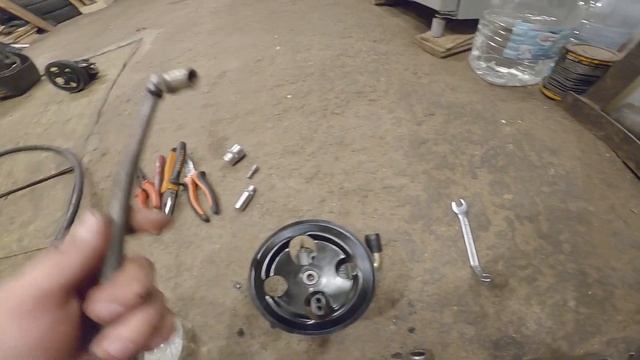 Стал туго крутится руль на горячую есть решение