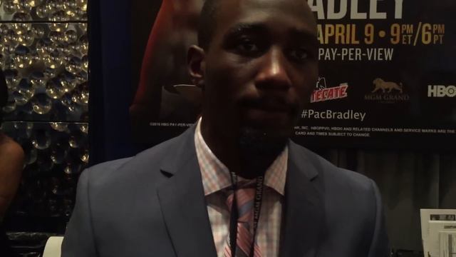 TERENCE CRAWFORD CHECKS REPORTER FOR NOT TAKING HIS SELFIE RIGHT; BREAKS DOWN PACQUIAO PERFORMANCE смотреть онлайн