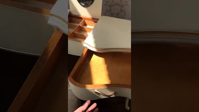 столик с пуфом Volpi смотреть онлайн