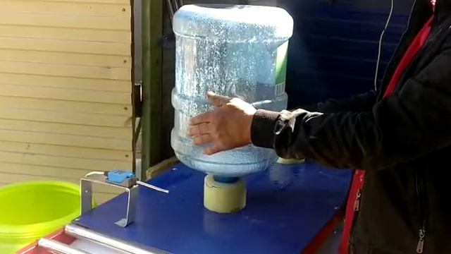 Полуавтоматическая ополаскивание (мойка) и розлив 19 литр (ручной) смотреть онлайн
