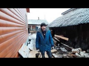 ЖЕНЬКА ПИЛИТ ДРОВА У АННУШКИ!!!