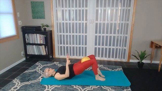 Small Ball Pilates Bridge Sequence смотреть онлайн