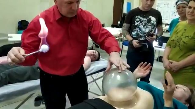 Как ставить 5 литровые банки на живот. Мастер класс смотреть онлайн