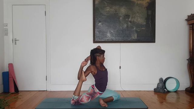 20-Minute Dharma Yoga Flow To Clear Your Mind | Fearne Cotton’s Happy Place смотреть онлайн