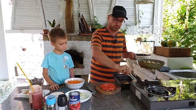 Приготовил курицу по болгарски / Плакие из курицы / Кухни народов мира смотреть онлайн