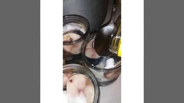 Скумбрия в масле. В домашних условиях. смотреть онлайн