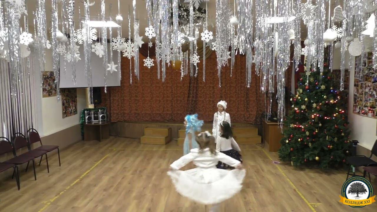 Новогодний утренник смотреть онлайн