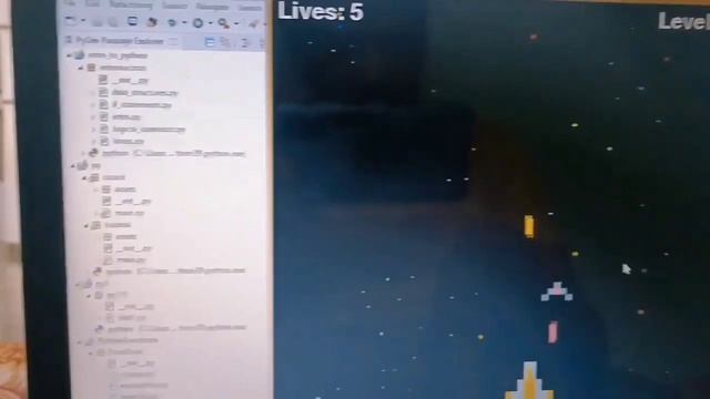 Made Space Shooter game using python смотреть онлайн