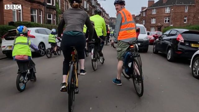 Catching the 'bike bus' to school - People Fixing the World, BBC World Service смотреть онлайн