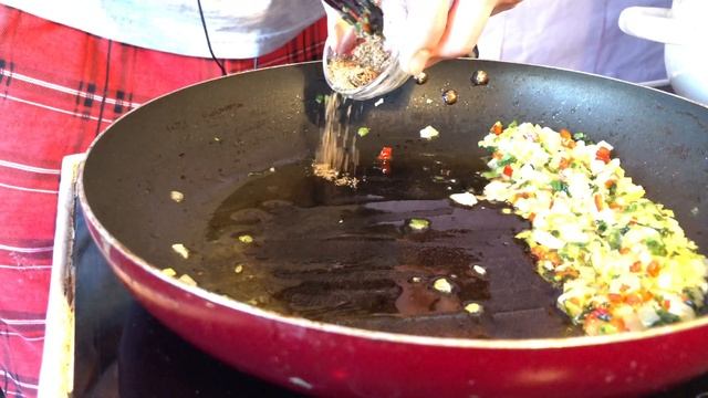 ПРАВИЛЬНАЯ ШАКШУКА НА СКОВОРОДЕ научу готовить за ПАРУ МИНУТ! смотреть онлайн