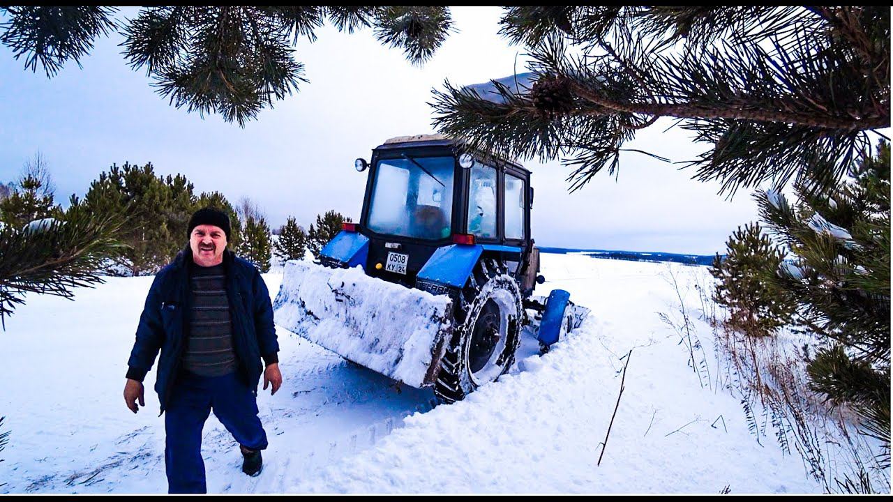 МТЗ-82.1 проколол колесо. Чистим дороги от наметов снега. смотреть онлайн