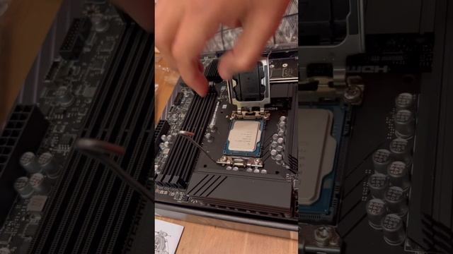 Installing #Intel 13th Gen Intel Core i5-13600K Chip On #MSI Intel Motherboard Pro B760M-AWIFI DDR4 смотреть онлайн