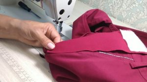 Вставить треугольники в боковые швы брюк, расшить