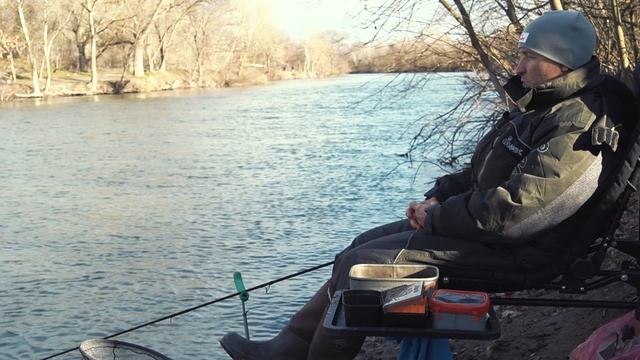 Рыбалка на фидер зимой. Ловля на тёплом канале с Владимиром Павлищевым смотреть онлайн