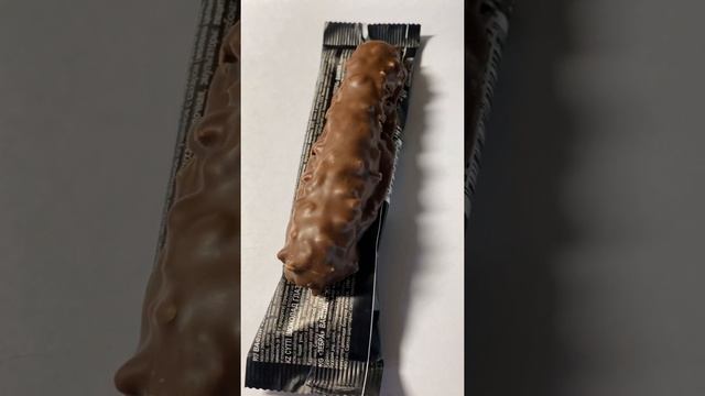 Обзор на батончик зебра (zebra) (версия YouTube shorts) смотреть онлайн