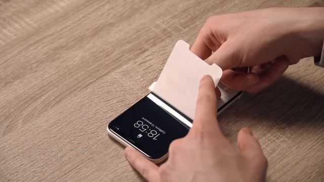 Поклейка гидрогелевой пленки Blade на смартвон