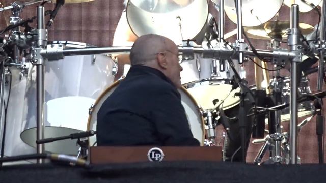 Phil Collins - Drum Trio (With Nic Collins) - Live Cologne 22.06.19 - Front Row смотреть онлайн