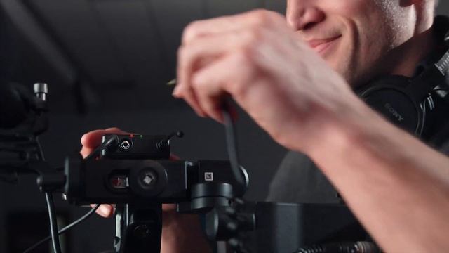 Saramonic UwMic15A UHF Wireless Handheld Microphone System смотреть онлайн