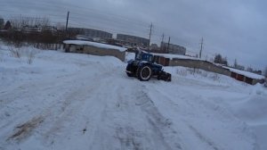 Трактор т40 чистит снег в гаражах  !!!!