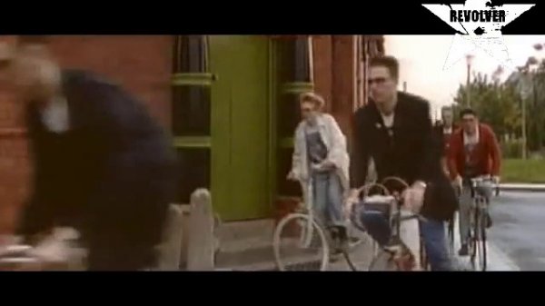 The Smiths - There Is A Light That Never Goes Out