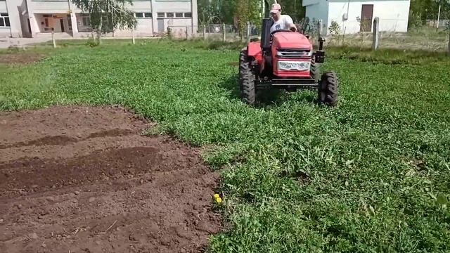 Минитрактор Русич Т30. Посадка картофеля.
