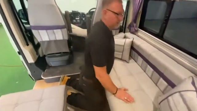 Hubbard Handover Video with Martin, at Camper UK смотреть онлайн