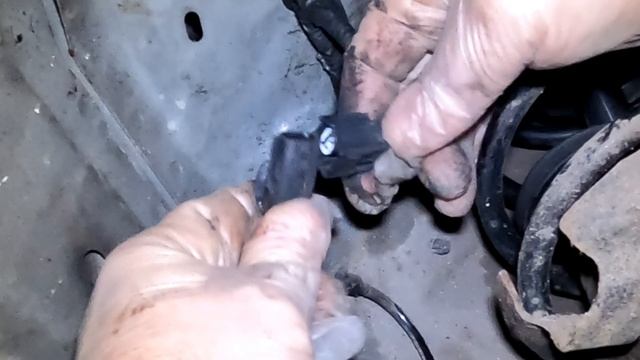 Ford Fiesta Mk7 - Changing an ABS Sensor - replacing the speed sensor! смотреть онлайн