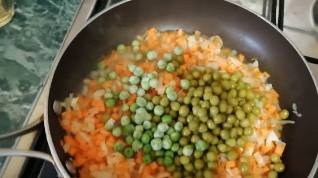КАРТОШКА С ЗЕЛЕНЫМ ГОРОШКОМ смотреть онлайн