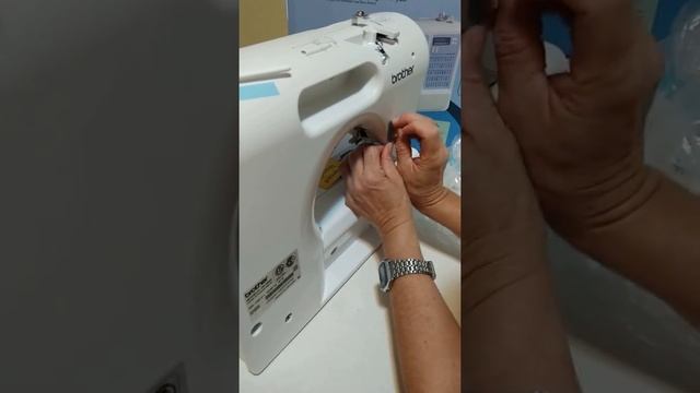 Unboxing Maquina de coser BROTHER CE5500 смотреть онлайн
