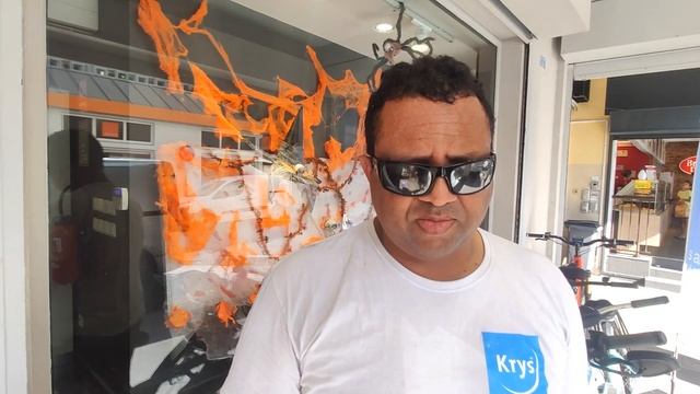 Vidéo - Handicap : Privés de la vue, ils font le tour de l'île en tandem смотреть онлайн