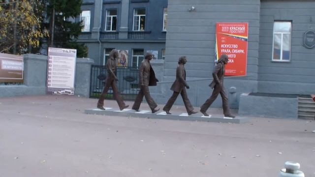 Скульптура Битлз в Новосибирске/The Beatles sculptural composition in Novosibirsk, Russia смотреть онлайн