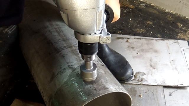 КАК СДЕЛАТЬ ОТВЕРСТИЕ В МЕТАЛЛЕ БОЛЬШОГО ДИАМЕТРА смотреть онлайн